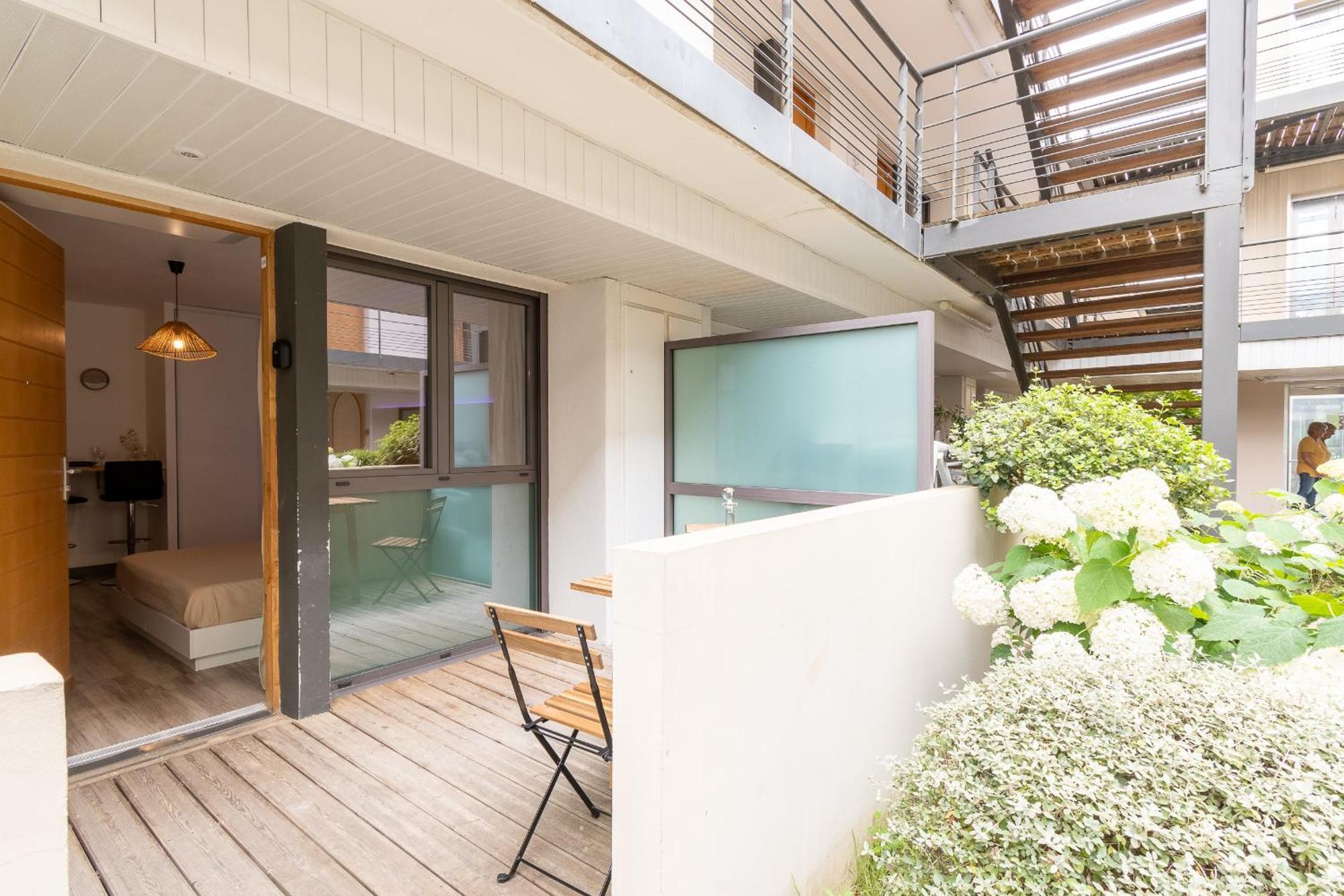Éguilles Le Petit Patio Fleuriアパートホテル エクステリア 写真